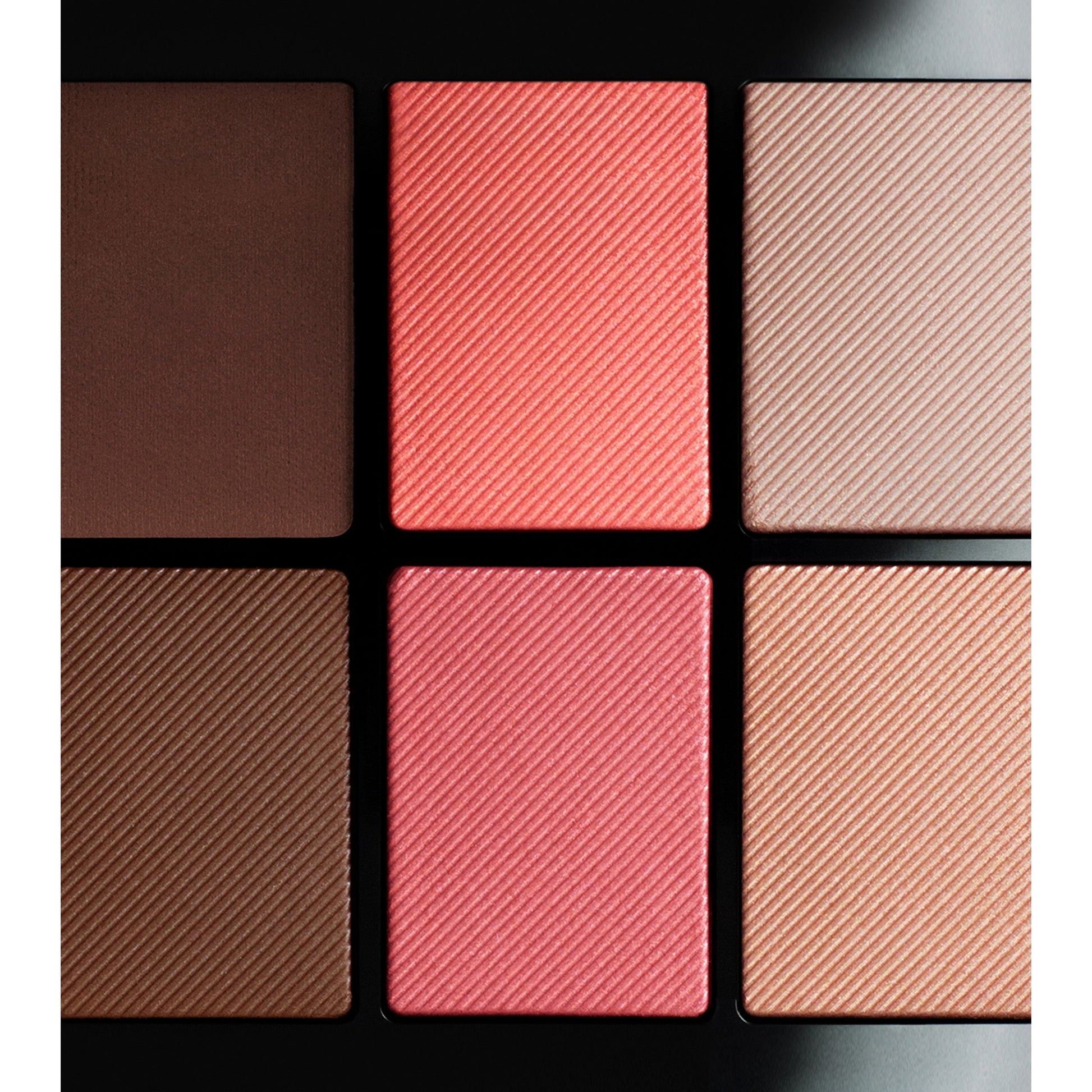 Buy Burberry Essentials Glow Palette Sculp, Blush & Highlight - 02 Medium To Dark online in Pakistan. 100% Authentic produc at Glamivo.pk. Fast shipping with cash on delivery